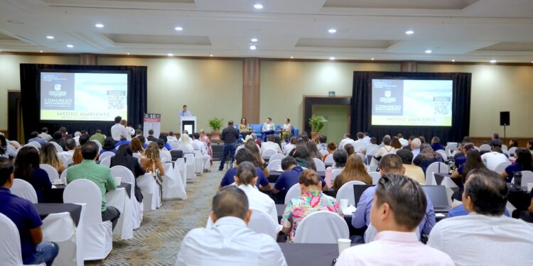 Imparten conferencias magistrales como parte del Congreso Medioambiental 2025 