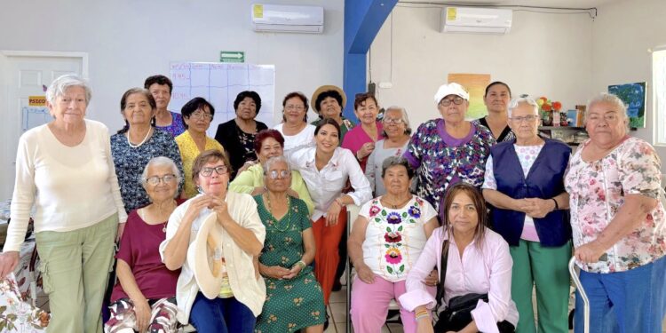 Reafirma Sol Delgado compromiso de DIF Los Cabos con adultos mayores durante visita a Casa de Día