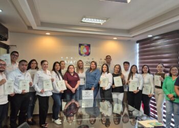 Capacita ICATEBCS a personal de SEPUIMM sobre manejo de vehículos estándar