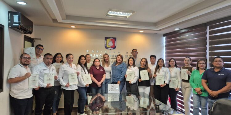 Capacita ICATEBCS a personal de SEPUIMM sobre manejo de vehículos estándar