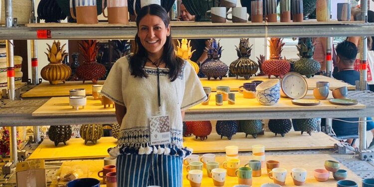 Presente Baja California Sur en encuentro de arte decorativo y utilitario