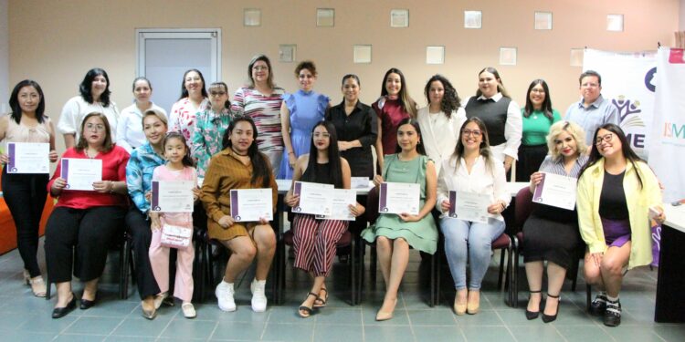  Concluye la 1.ª generación de mujeres emprendedoras en La Paz