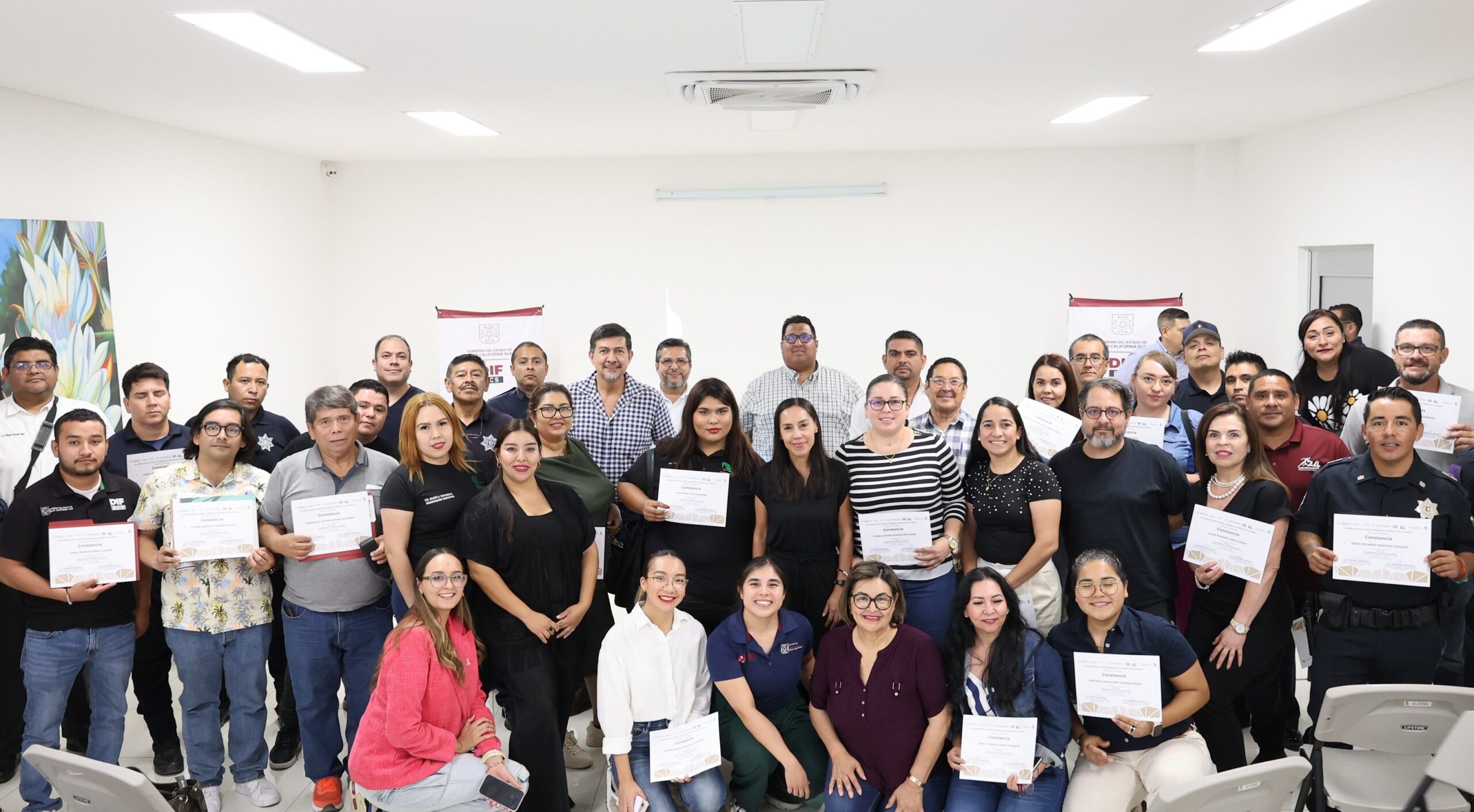 Clausura presidenta del DIF BCS un taller sobre masculinidades