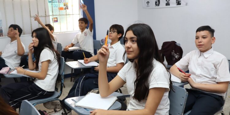 Egresarán más de 13 mil estudiantes de secundaria al concluir el ciclo escolar