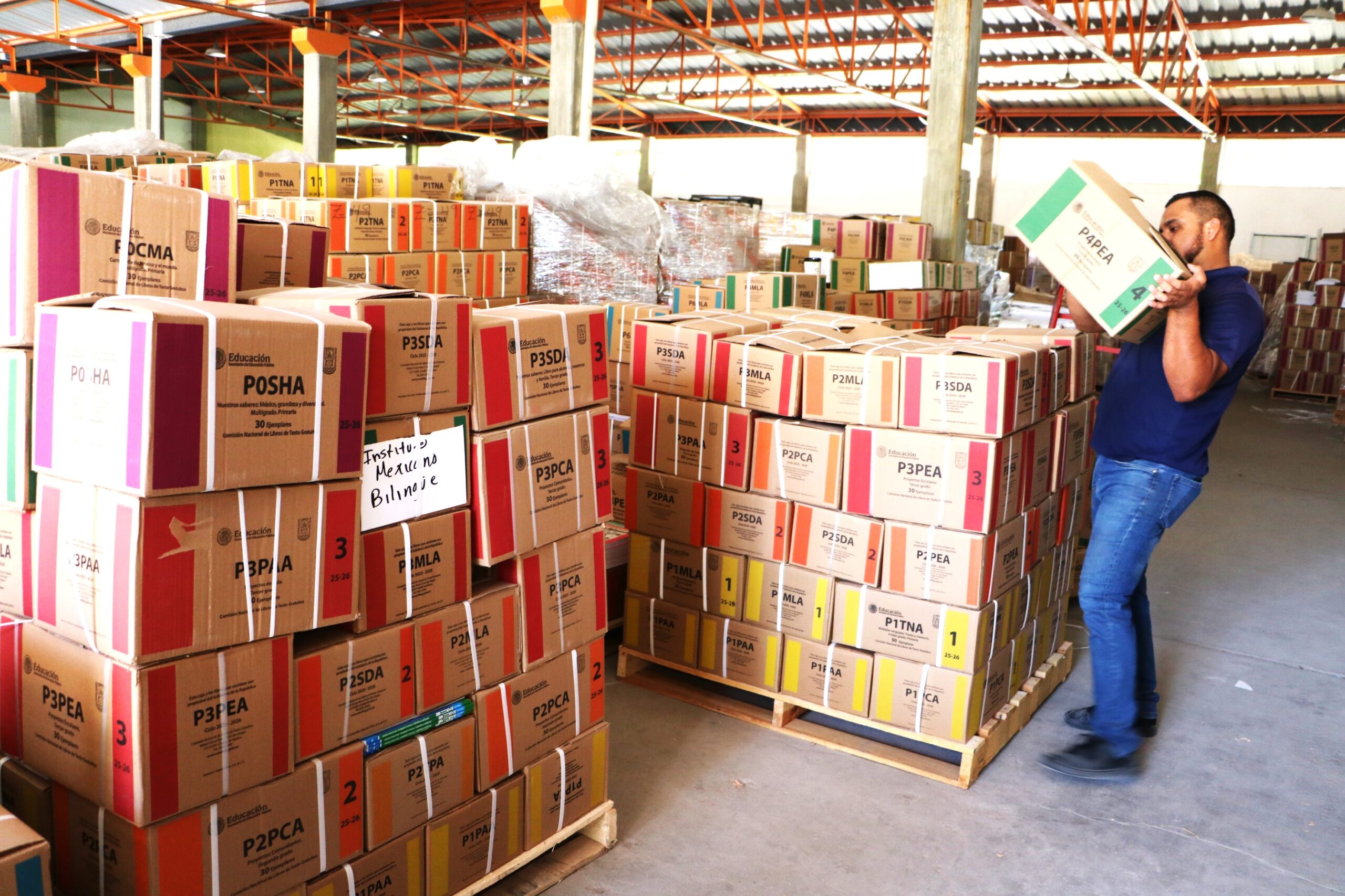 Llegan a BCS más de un millón de libros de texto gratuitos para el ciclo 2025-2026