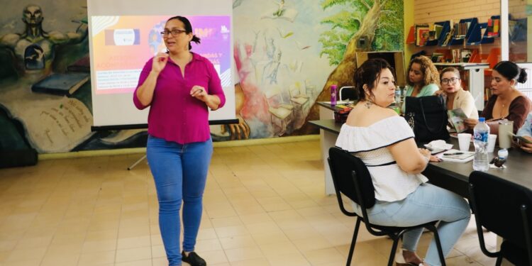 Participan docentes de BCS en encuesta de la USICAMM