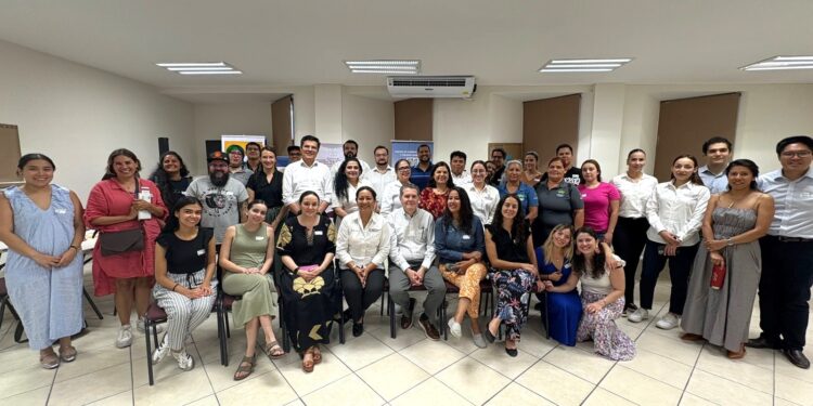 Imparten taller sobre la transición energética en Baja California Sur