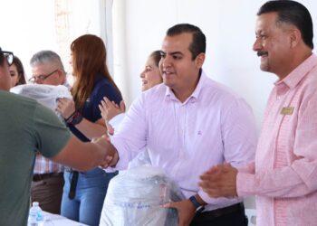 Entrega Gobierno del Estado uniformes a personal sindicalizado y de confianza