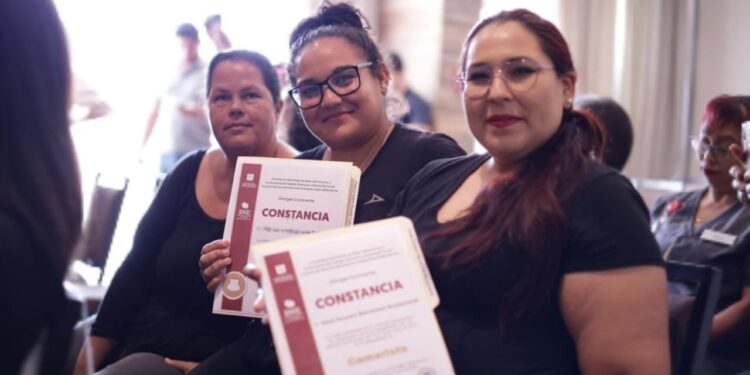 Egresa la segunda generación de camaristas certificadas en La Paz