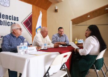 Gobernador Víctor Castro encabeza jornada de audiencias públicas en La Paz