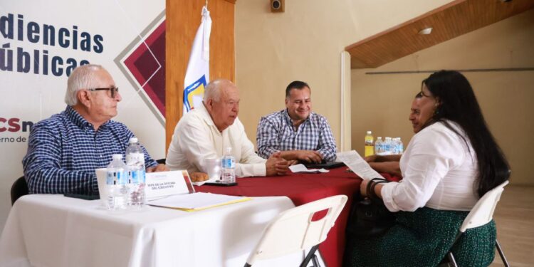 Gobernador Víctor Castro encabeza jornada de audiencias públicas en La Paz