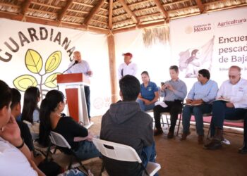 Gobernador Víctor Castro refrenda respaldo a pescadores y acuicultores de BCS