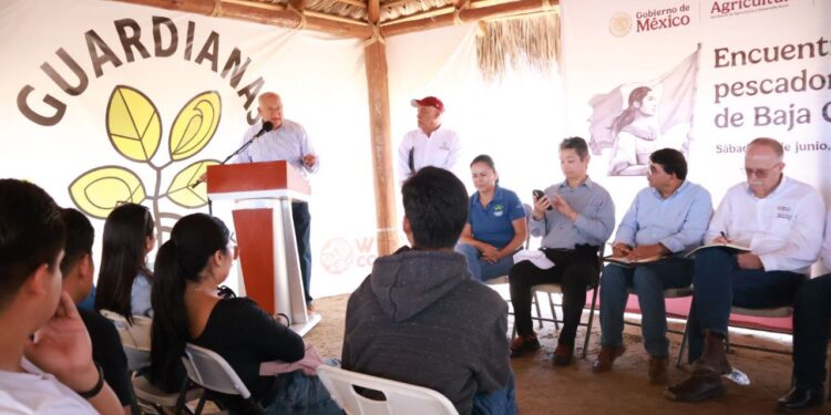 Gobernador Víctor Castro refrenda respaldo a pescadores y acuicultores de BCS