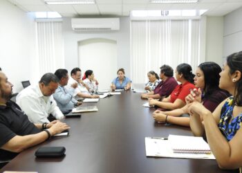 Sostienen reunión para optimizar procesos administrativos en los mercados municipales