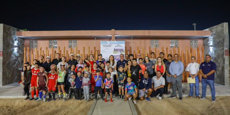 Entrega Milena Quiroga nuevos baños en el CDM “El Piojillo”