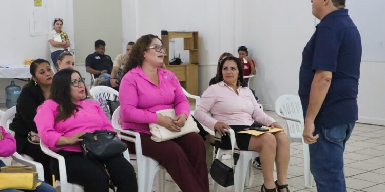 Capacita Turismo Municipal a arrendadoras de autos en Identidad Sudcaliforniana