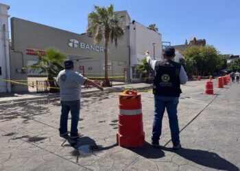 Bomberos de La Paz atienden incendio en zapatería del Centro Histórico de La Paz