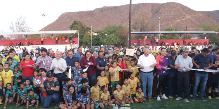 Recibe Ayuntamiento de La Paz rehabilitación del campo deportivo de la colonia 20 de Noviembre