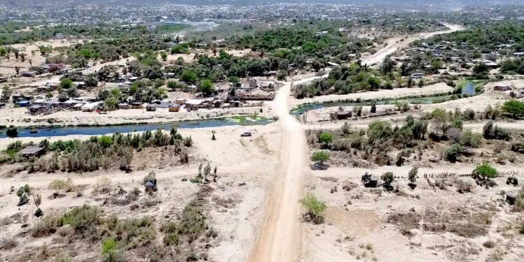 Habilitan arroyo como ruta alterna por obras de pavimentación del Camino Viejo a San José