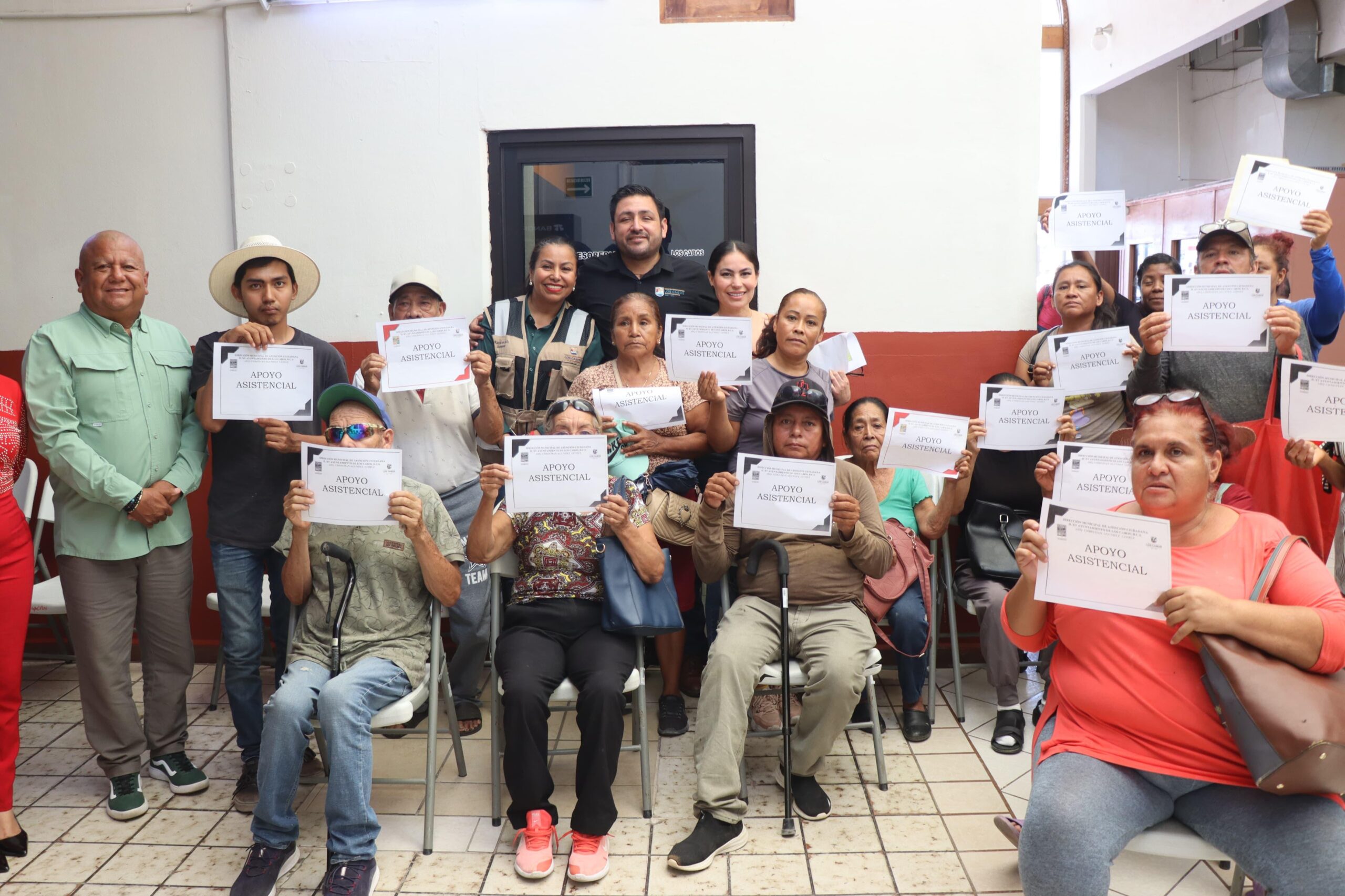 Entregan apoyos asistenciales a familias de Cabo San Lucas