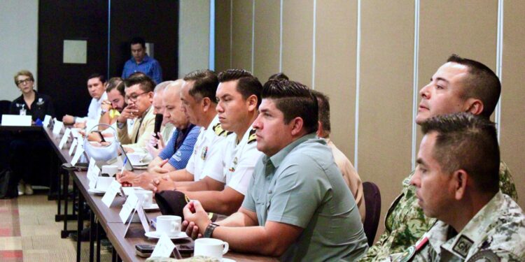 Autoridades municipales y sector hotelero se coordinan para garantizar la seguridad en playas de Los Cabos