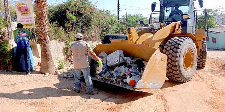 Retira Servicios Públicos más de 40 toneladas de ramas y cacharros en La Ribera