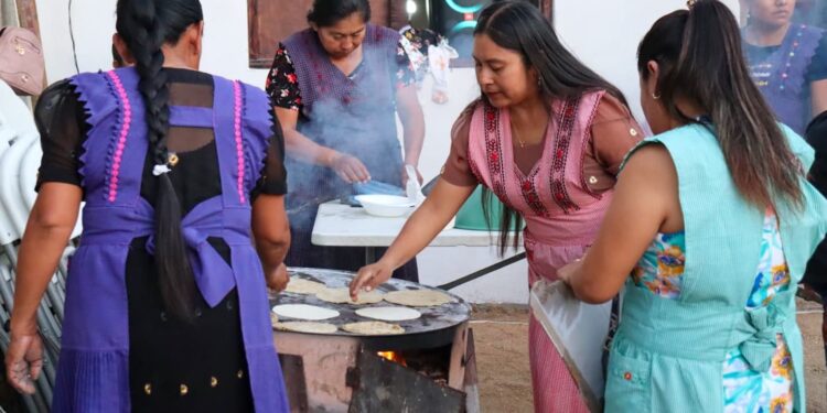 Vendedoras ambulantes de la Marina de Cabo San Lucas agradecen apoyo del Ayuntamiento de Los Cabos