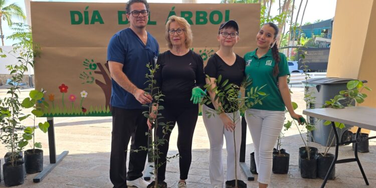 Lleva a cabo CSS La Paz del IMSS Baja California Sur donación de árboles 