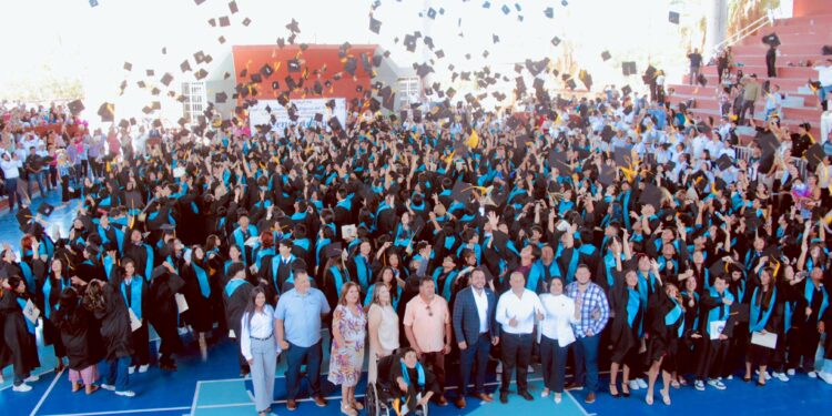 Encabeza alcalde Christian Agúndez ceremonia de clausura del Cetmar No. 31 en Cabo San Lucas