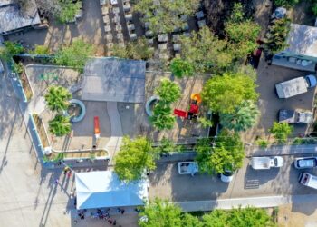 Entrega alcalde Christian Agúndez obras de remodelación del parque infantil en Miraflores