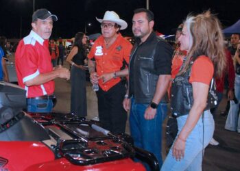 Alcalde Christian Agúndez destaca la proyección internacional de Los Cabos en evento motociclístico