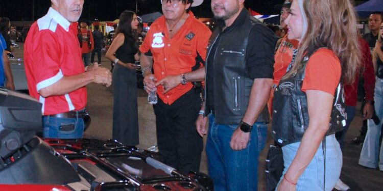 Alcalde Christian Agúndez destaca la proyección internacional de Los Cabos en evento motociclístico