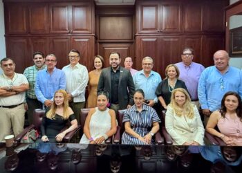 Se reúne alcalde Christian Agúndez con miembros del Colegio de Notarios de Baja California Sur