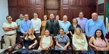 Se reúne alcalde Christian Agúndez con miembros del Colegio de Notarios de Baja California Sur