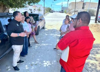 Atienden peticiones de vecinos de la colonia Hojazen en Cabo San Lucas