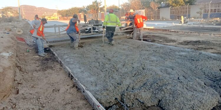 Avanza pavimentación de calles para mejorar movilidad urbana en Los Cabos
