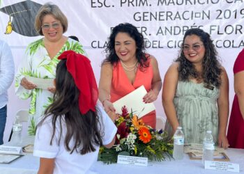 Asiste regidora Valerie Olmos a ceremonia de clausura del ciclo escolar 2019-2025 en escuela primaria Mauricio Castro