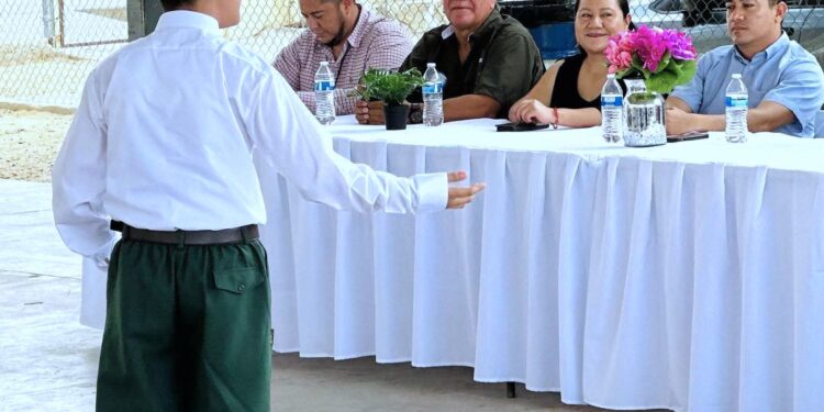 Celebran con éxito concurso de poesía infantil en Los Cabos
