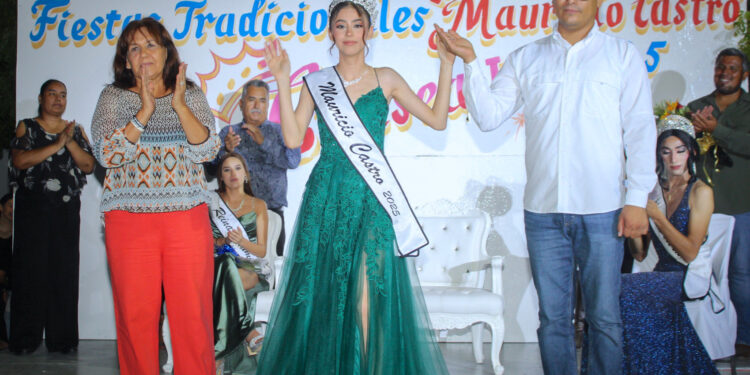 Coronan a Chelsea I como Reina de las Fiestas Tradicionales Mauricio Castro 2025