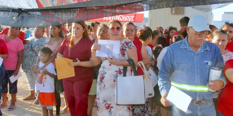  Familias de la colonia Gastélum reciben diversos apoyos a través del Ayuntamiento de Los Cabos y Antorcha Campesina