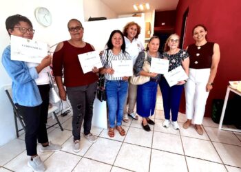 Reciben constancias 96 personas que se capacitaron en los Centros de Desarrollo Comunitario de Los Cabos