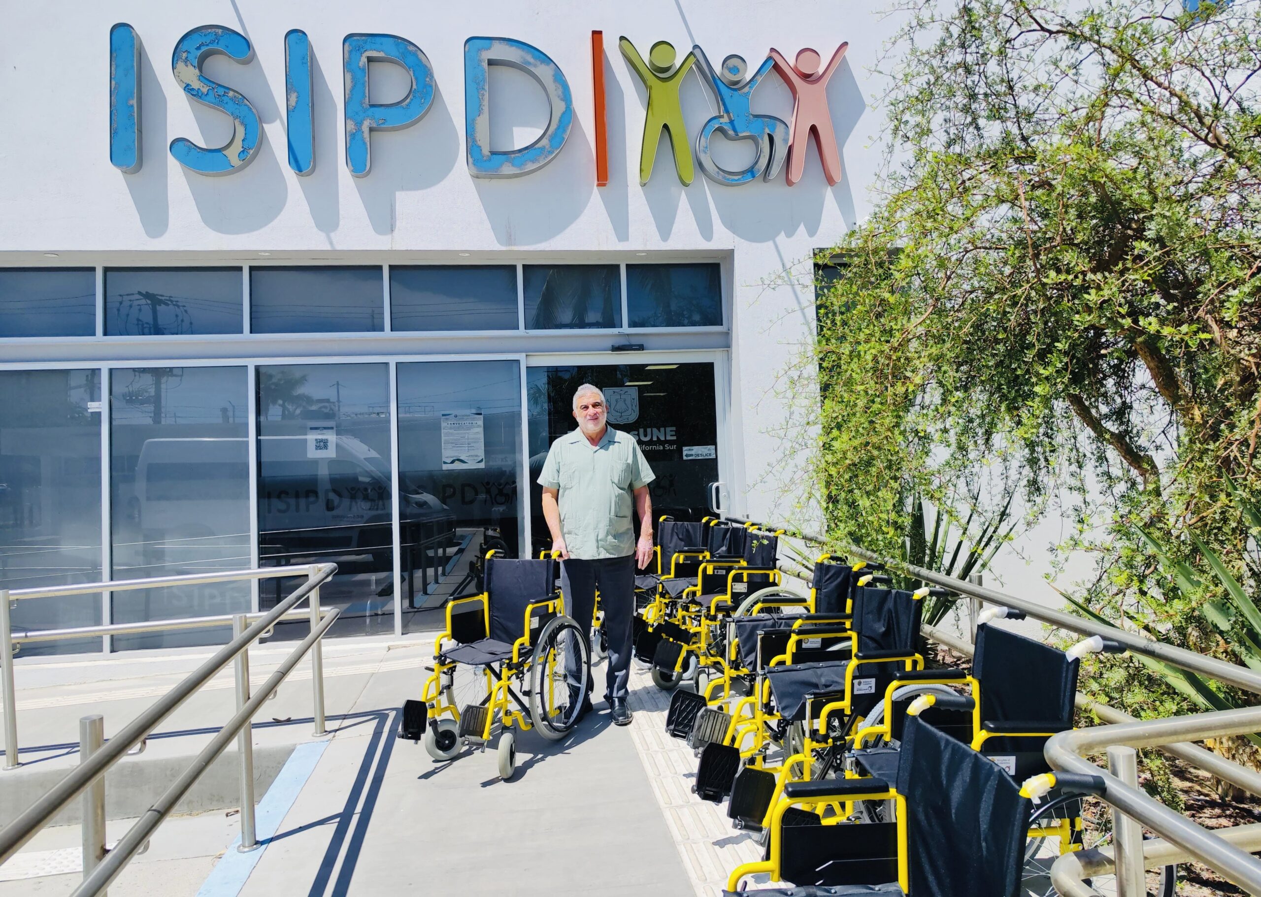 Recibe el Gobierno de BCS donativo de sillas de ruedas del CRIT-Teletón