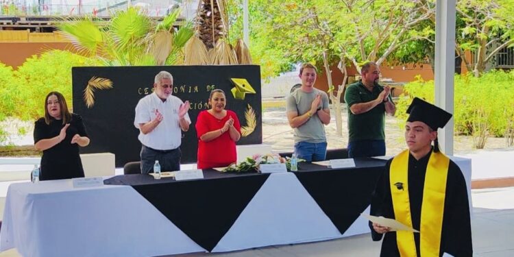 Preparan a jóvenes con discapacidad del CAM 13 para incursionar al ámbito laboral