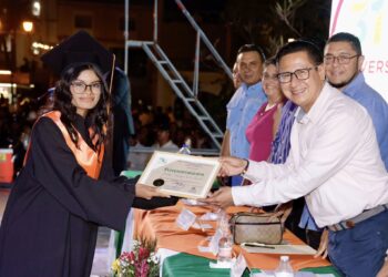 Se gradúan más de 2 mil alumnas y alumnos del CECyTE de BCS