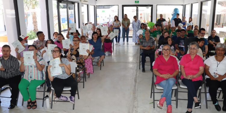 ICATEBCS y SEDIF llevan capacitación e inclusión a personas con discapacidad