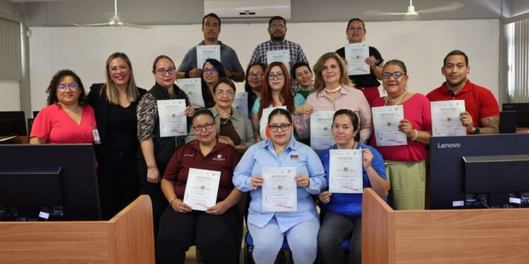 Clausura ICATEBCS curso de apoyo audiovisual a personal del SEDIF