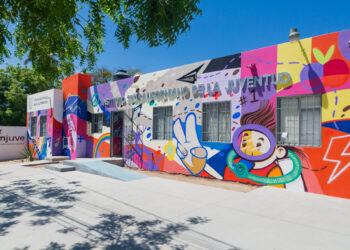 Jóvenes sudcalifornianos expresan su visión a través de un mural artístico