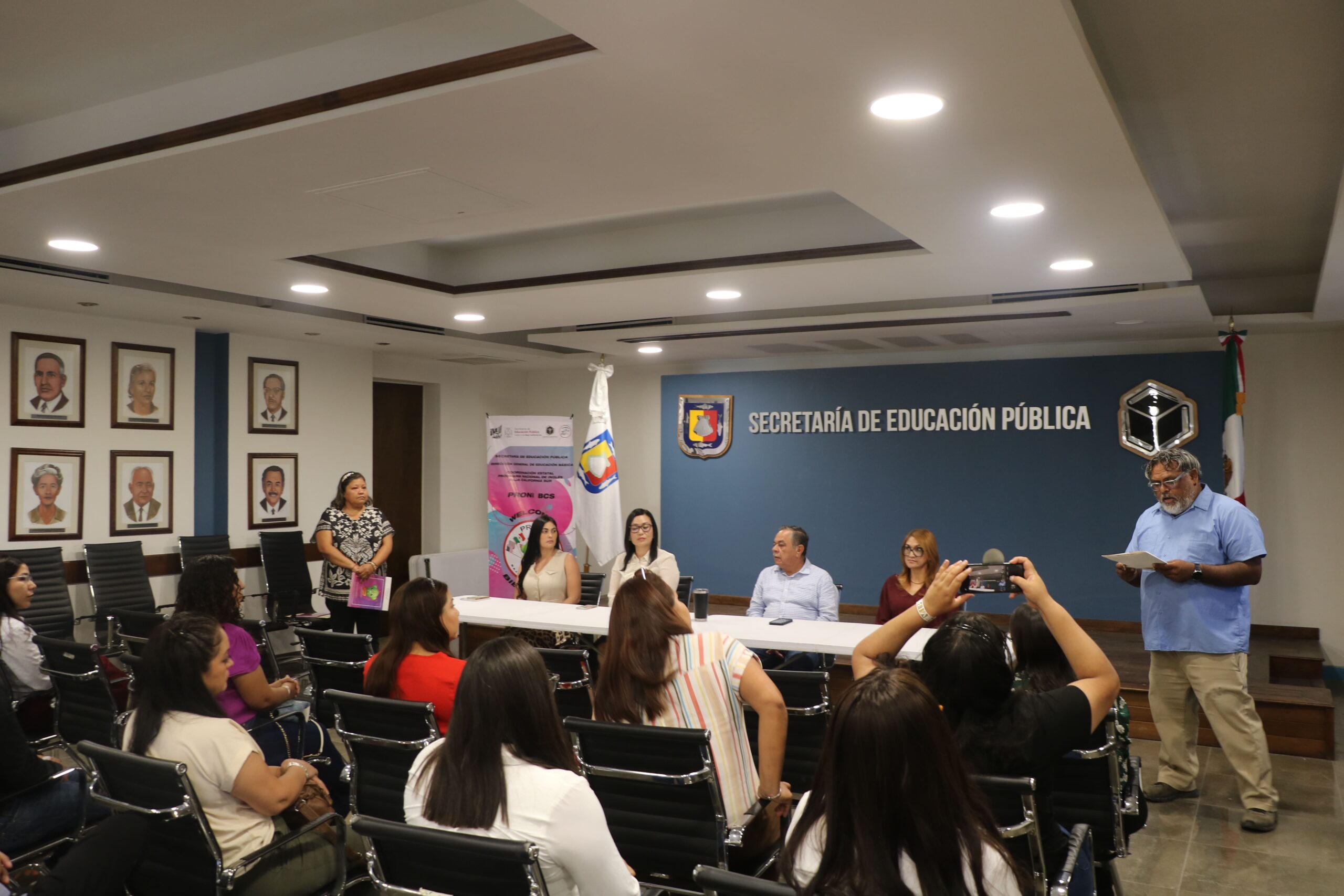 Reciben 60 docentes y asesores de BCS, certificación internacional de inglés