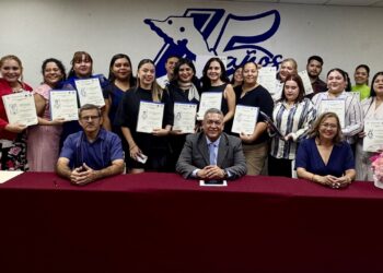 Se gradúan 189 alumnos de la Universidad Pedagógica Nacional La Paz