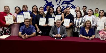 Se gradúan 189 alumnos de la Universidad Pedagógica Nacional La Paz